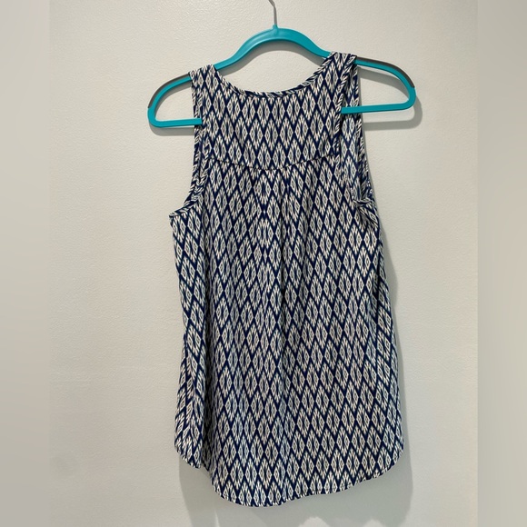Blue patterned top! - Picture 2 of 5